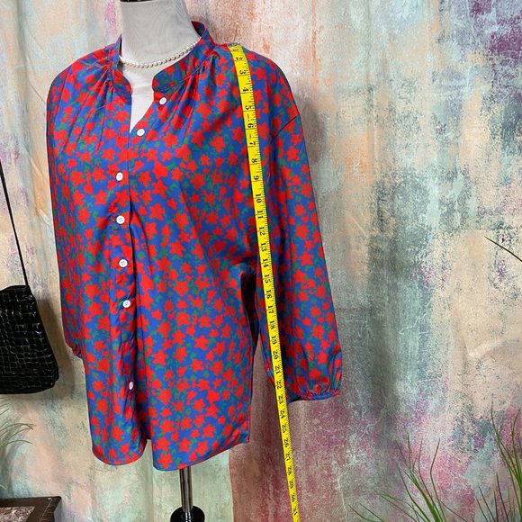 New๐Floral Blouse Button down with long Sleeves - Picture 6 of 12